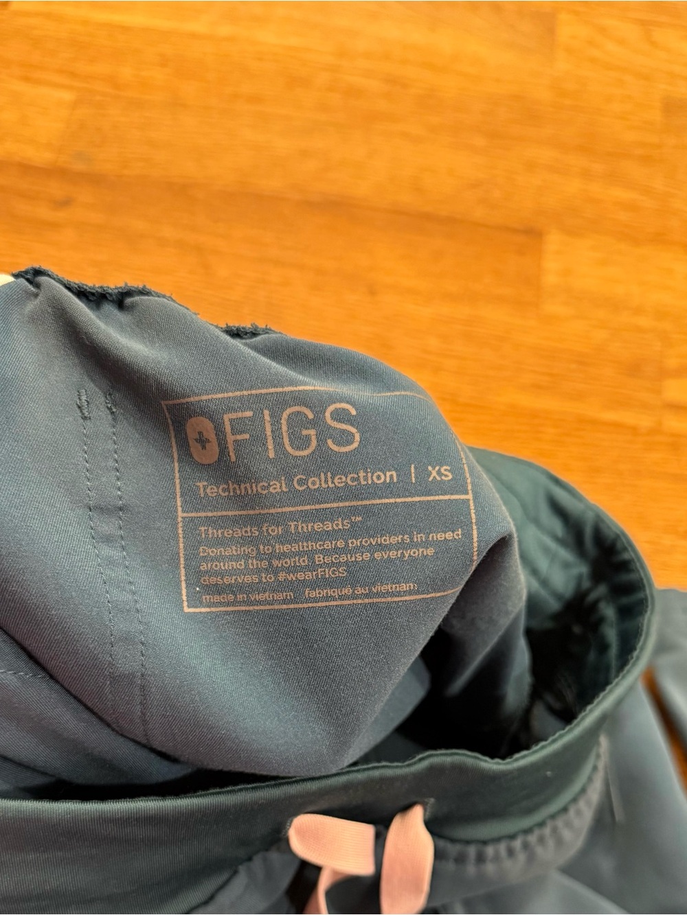 FIGS Yola Skinny Scrub Pants - Picture 5 of 9